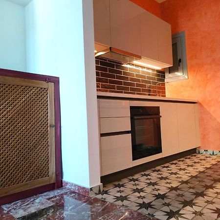 Stylish Artistic Flat With View, Three Min To Metro Apartment Athena Bagian luar foto