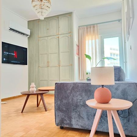 Stylish Artistic Flat With View, Three Min To Metro Apartment Athena Bagian luar foto