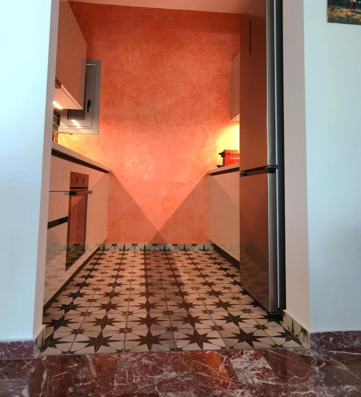 Stylish Artistic Flat With View, Three Min To Metro Apartment Athena Bagian luar foto