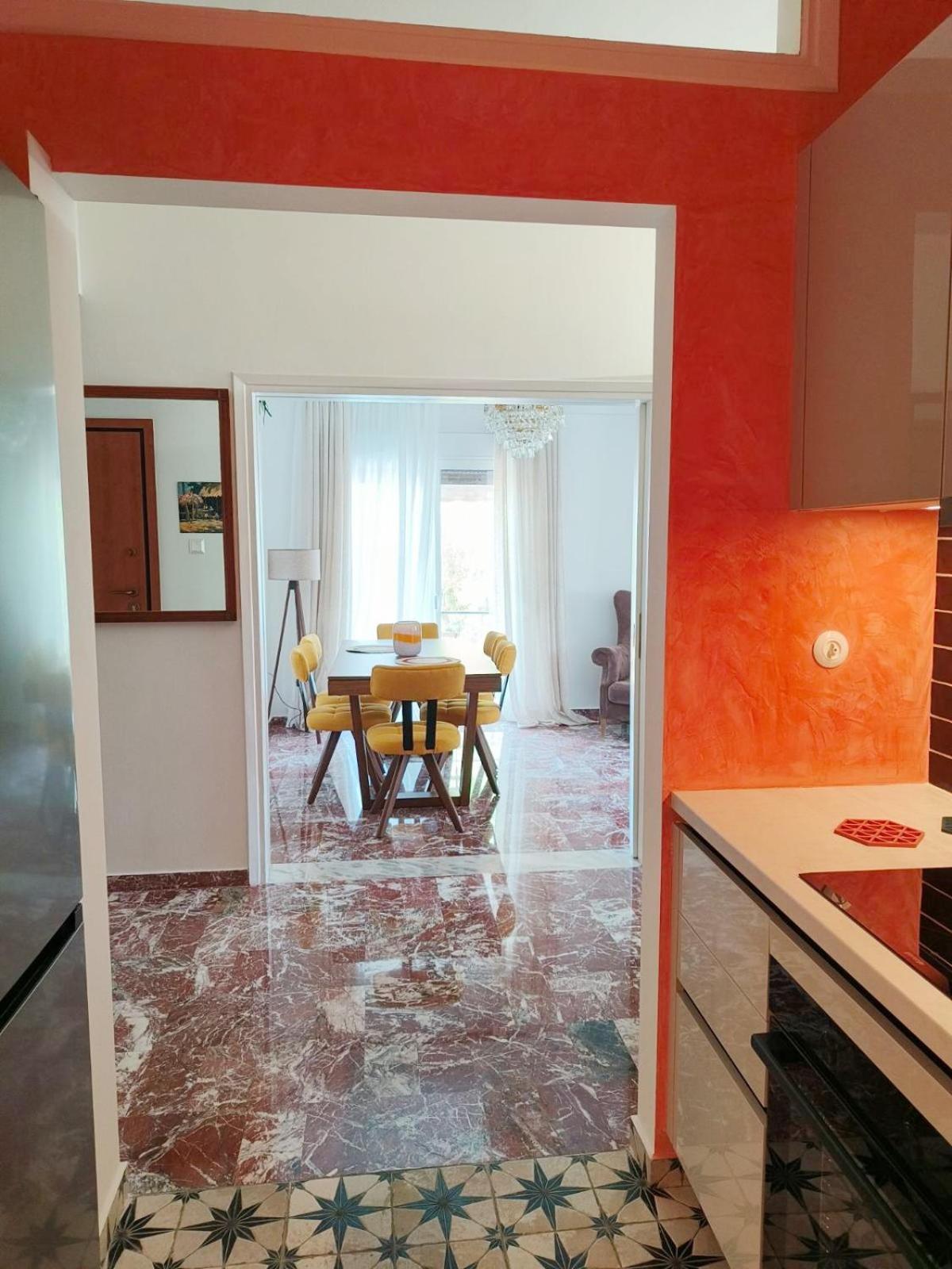 Stylish Artistic Flat With View, Three Min To Metro Apartment Athena Bagian luar foto