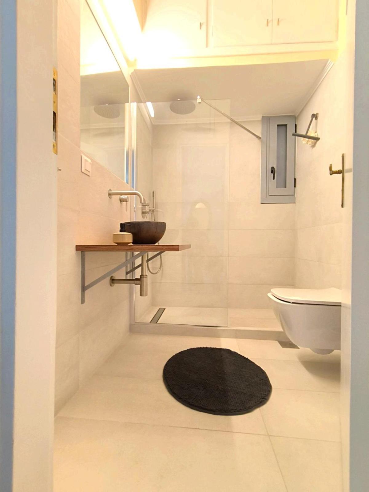Stylish Artistic Flat With View, Three Min To Metro Apartment Athena Bagian luar foto