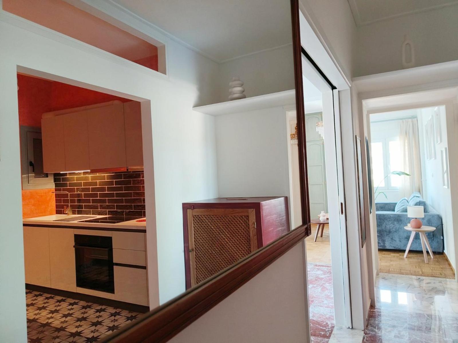 Stylish Artistic Flat With View, Three Min To Metro Apartment Athena Bagian luar foto